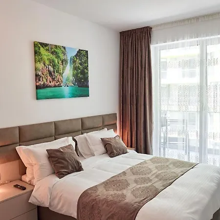 Bellevue 89 Spa N Pool Beach Apartment